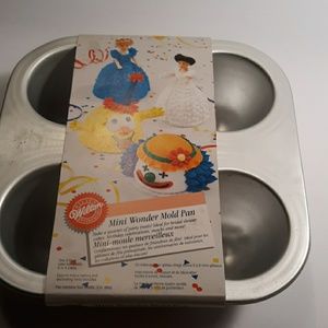 Wilton 4 in 1 Mini Wonder Mold Pan #508-302